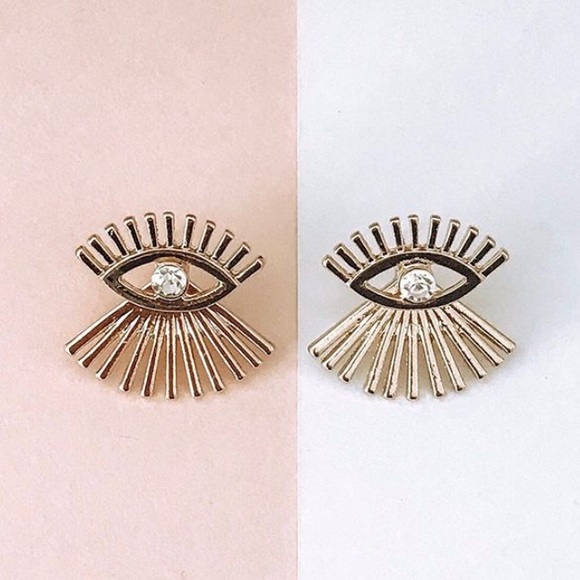 Jewelry - Eye & Eyelash double back stud earrings